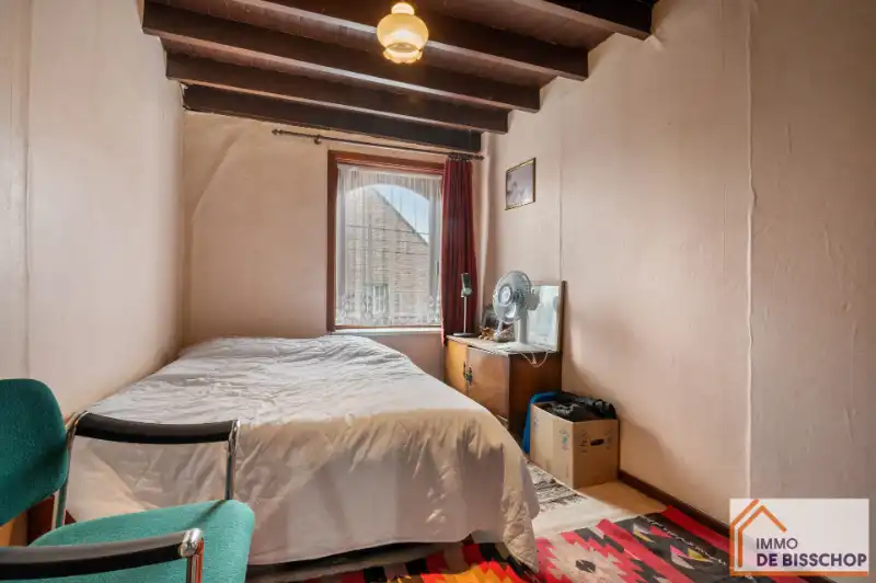 Te renoveren half open bebouwing met 3 slaapkamers, tuin en garage. foto 11