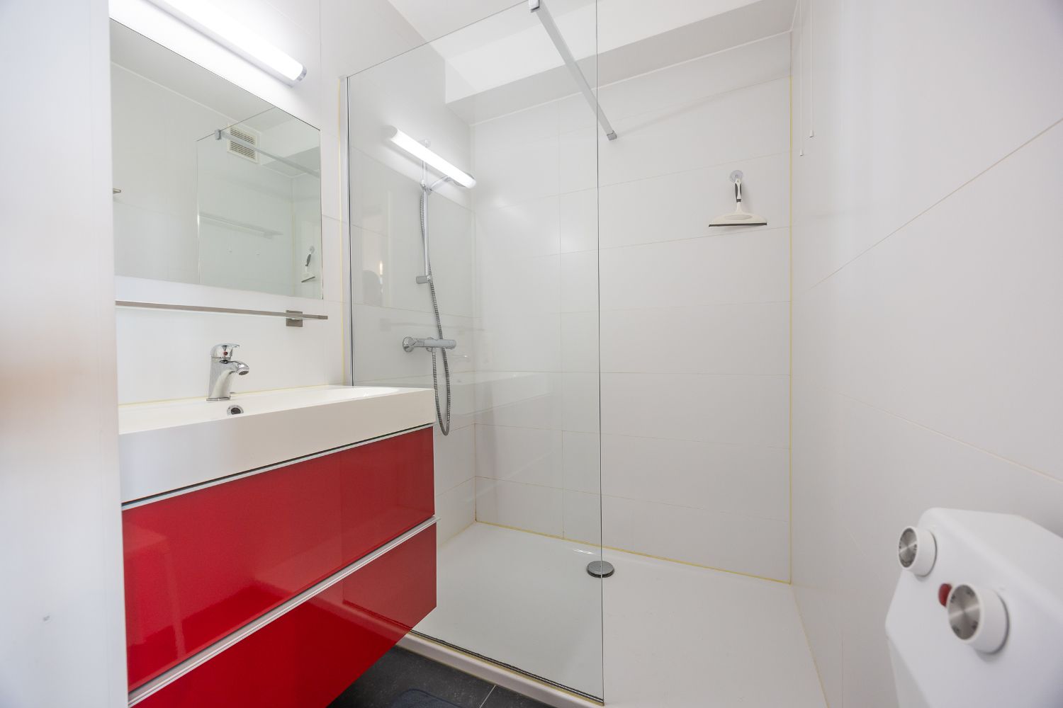 Instapklaar 2 slaapkamer-appartement met zijdelings zeezicht foto 16