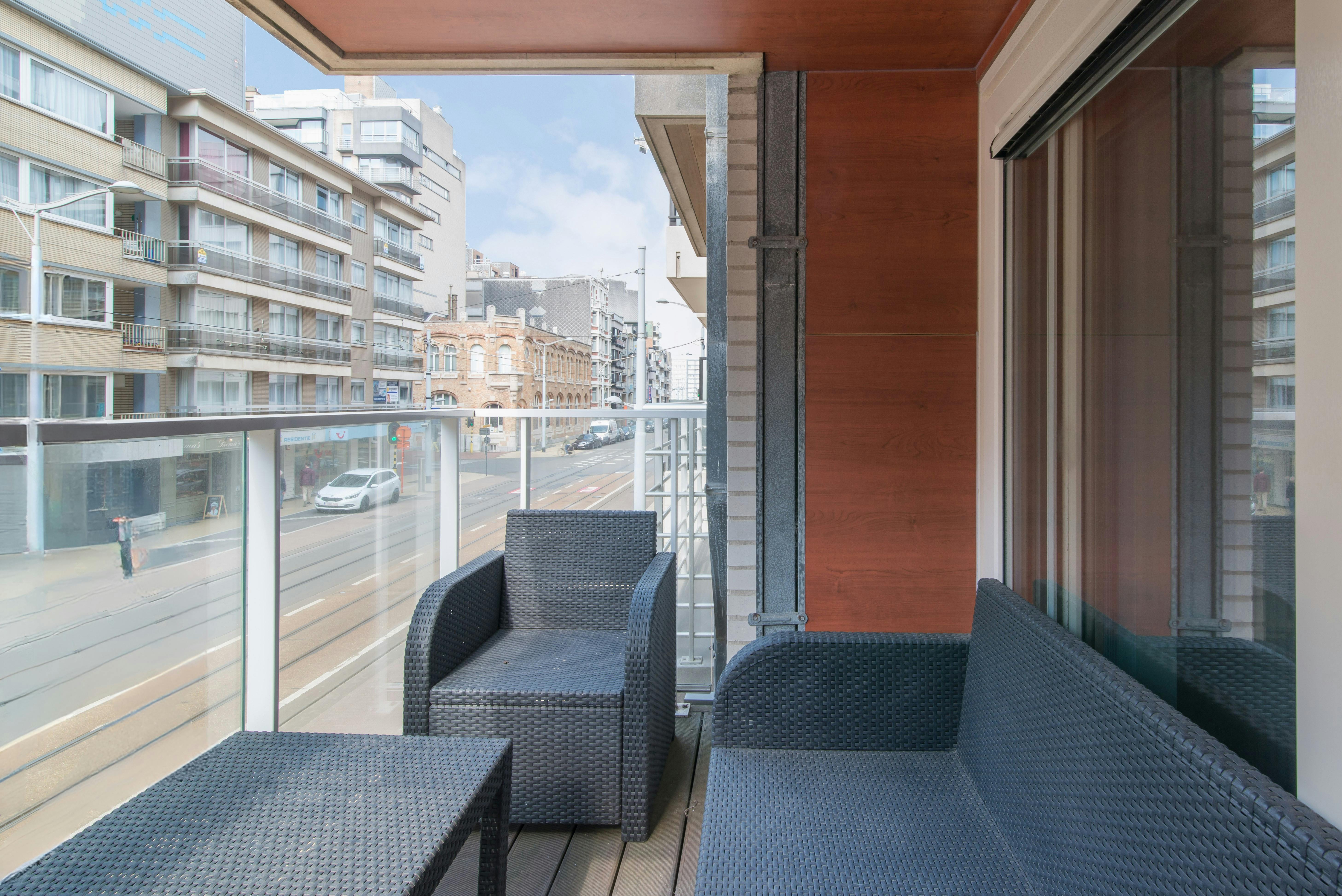 Ruim appartement met 2 slaapkamers vlakbij de Zeedijk ! foto 2