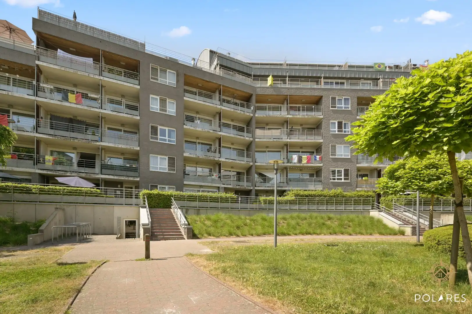 Instapklaar 2-slpk appartement met ruim terras en parkeerplaats foto 13