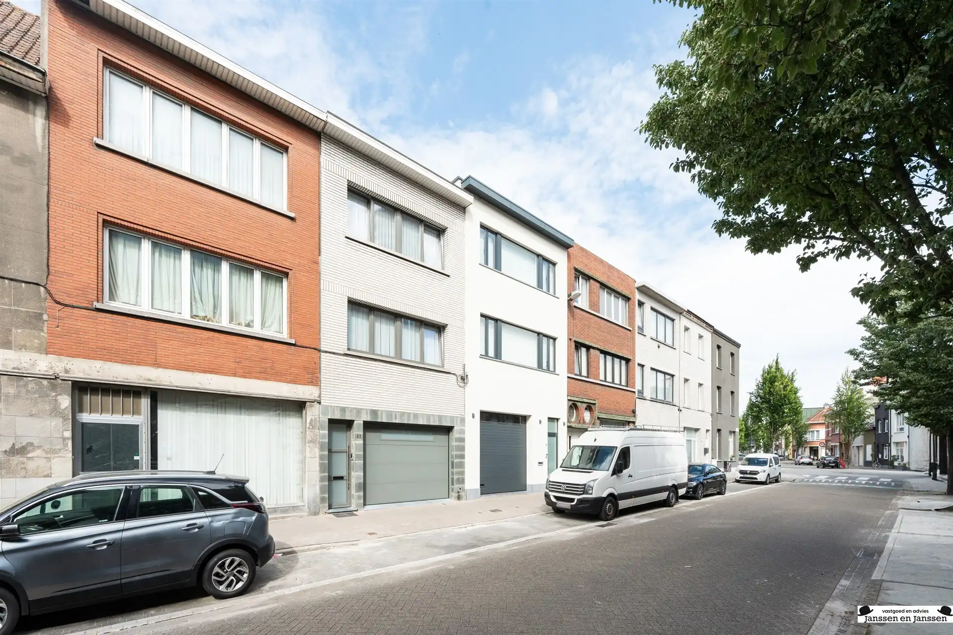 Uitzonderlijk ruime, energetische en gerenoveerde woning! foto 3