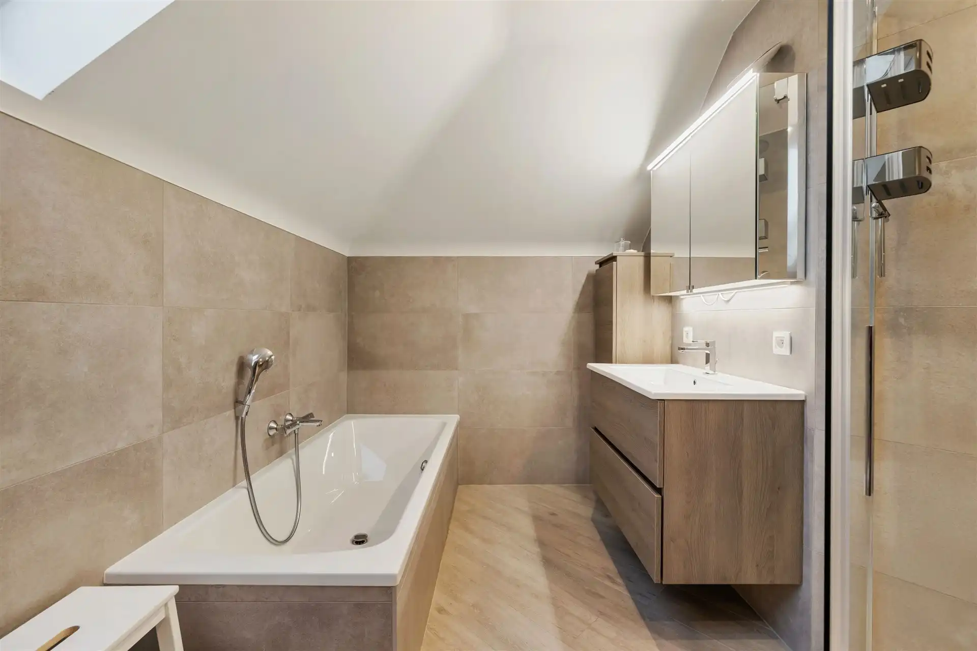 Instapklare gezinswoning met 3 slaapkamers nabij het centrum foto 8