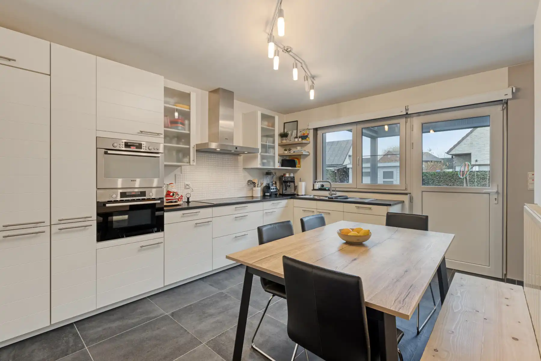 Instapklare woning met 3 slaapkamers en garage  foto 4