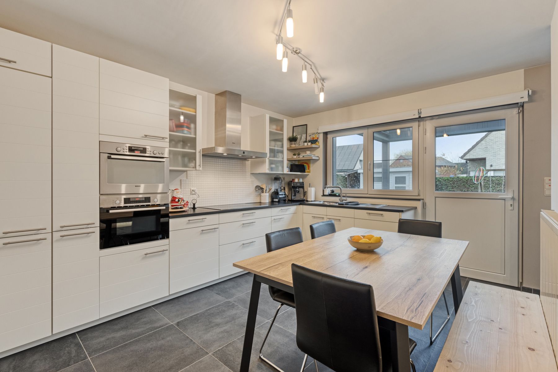 Instapklare woning met 3 slaapkamers en garage  foto 4