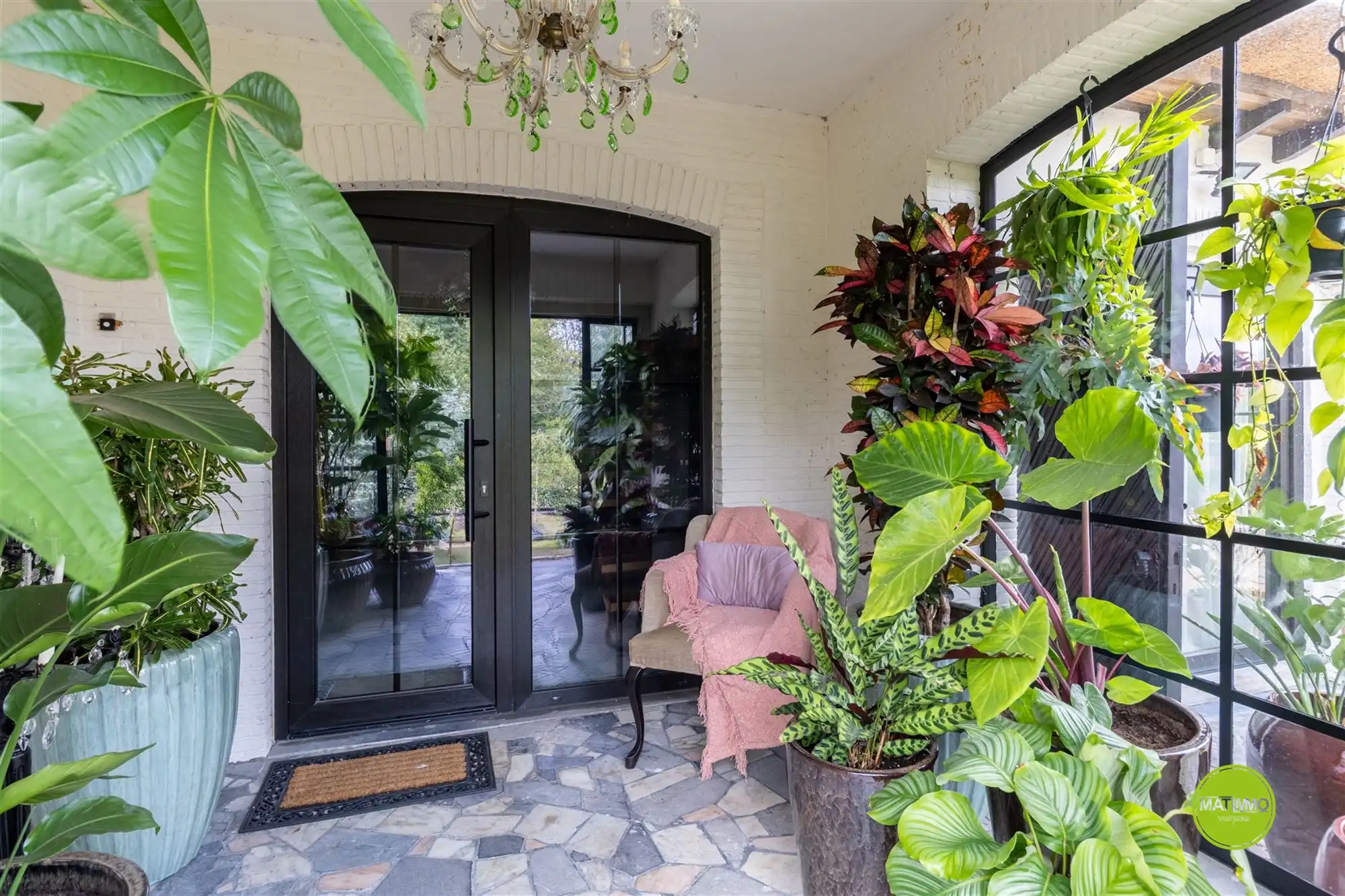 Luxueus gerenoveerde woning met groot stuk grond  foto 6