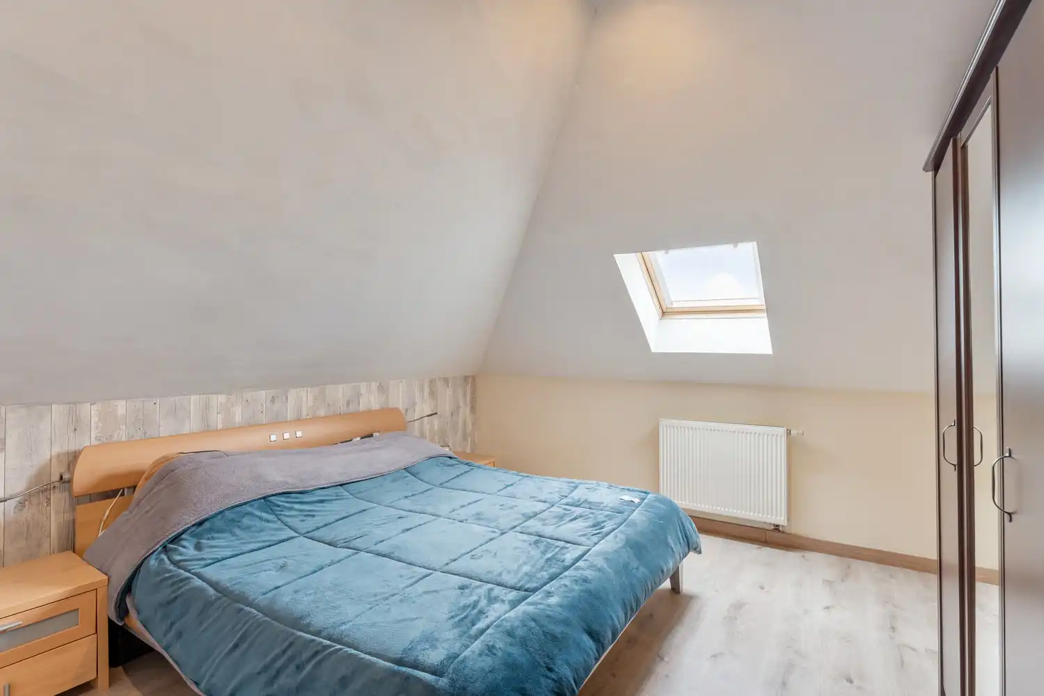 Ruime gezinswoning met 4 slaapkamers, 2 badkamers en zonnige tuin op rustige locatie foto 16