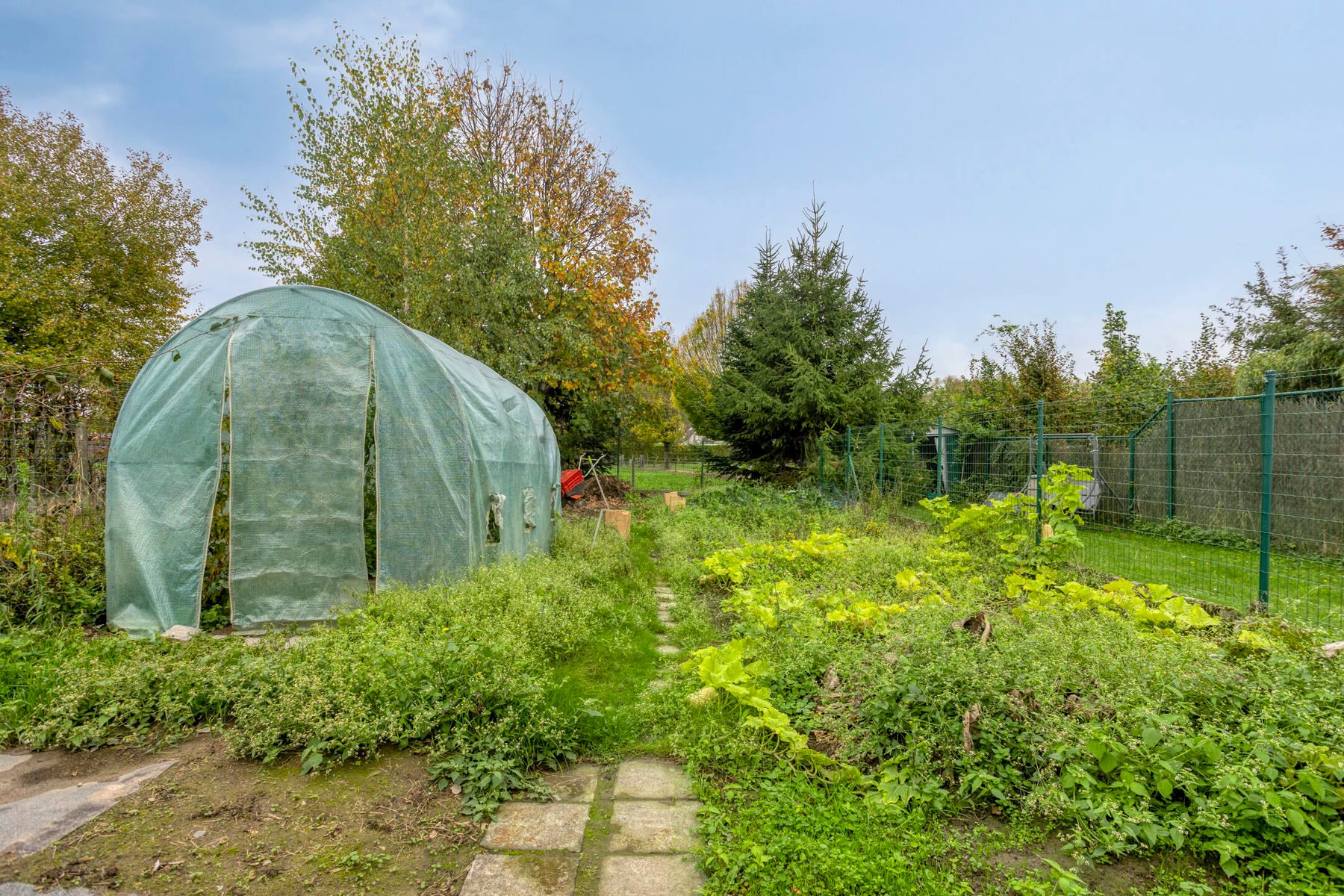 Charmante halfopen woning met potentieel foto 28