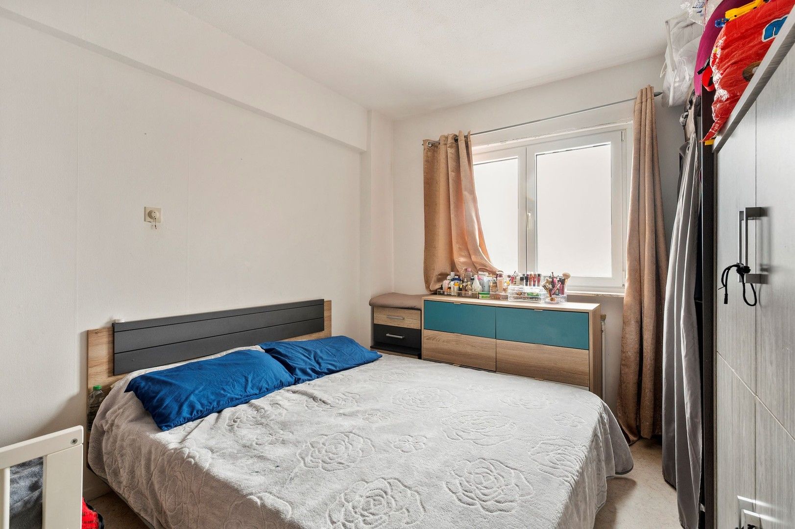 Energiezuinig en gezellig verhuurd appartement met 2 slaapkamers en balkon achteraan nabij het station van Kortrijk foto 6