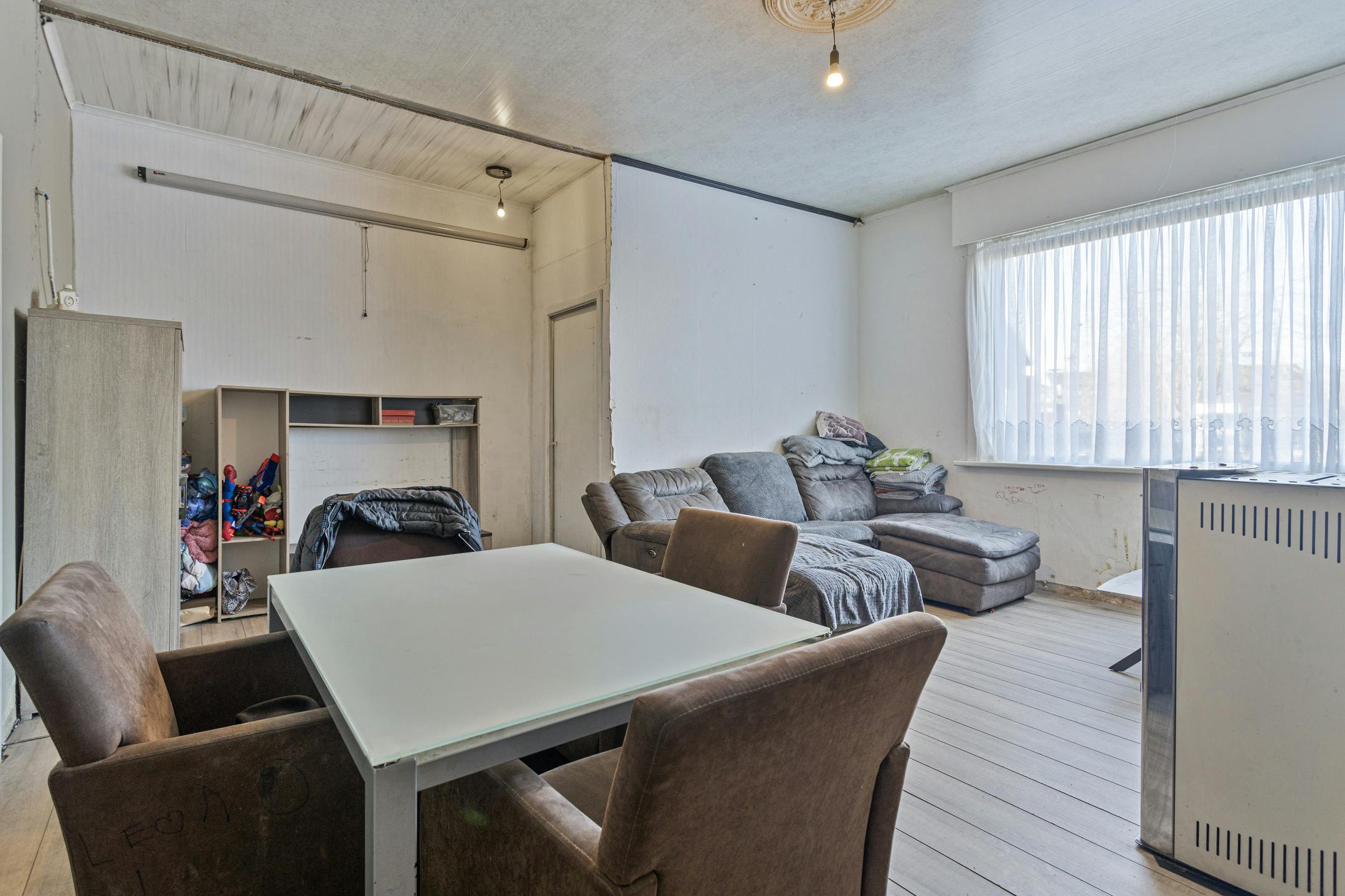 Huis te koop in Ieper met 3 kamers, tuin en garage foto 6