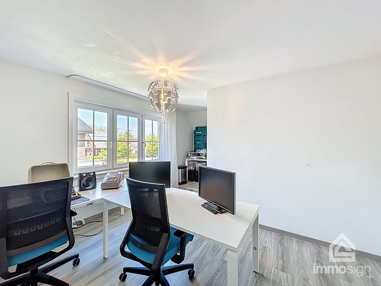 Instapklare gezinswoning met 3 slaapkamers, 2 badkamers, vrijstaande garage en prachtige tuinkamer foto 37