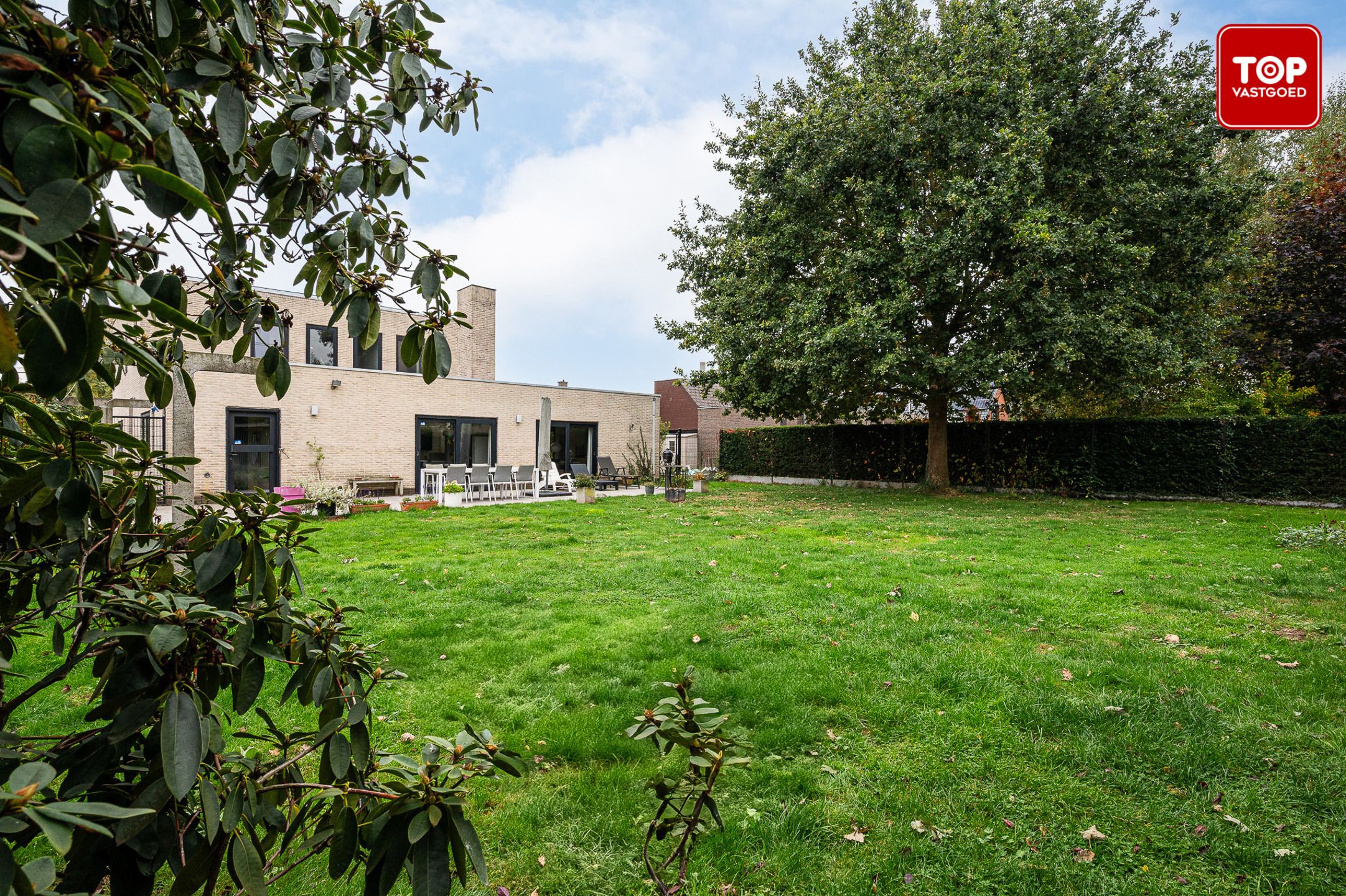 Ruime en lichtrijke villa met praktijkruimte en grote tuin nabij Gent foto 26