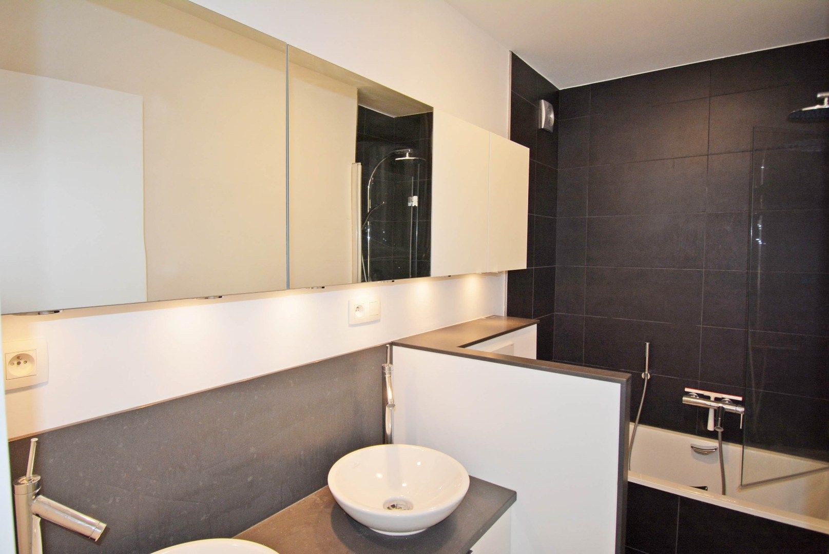 Lichtrijk 2-slaapkamerappartement vlakbij het Casino te Knokke foto 13