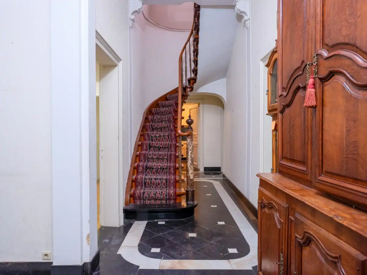 Izegem – Karaktervolle pastoriewoning met diepe tuin en tal van mogelijkheden foto 4