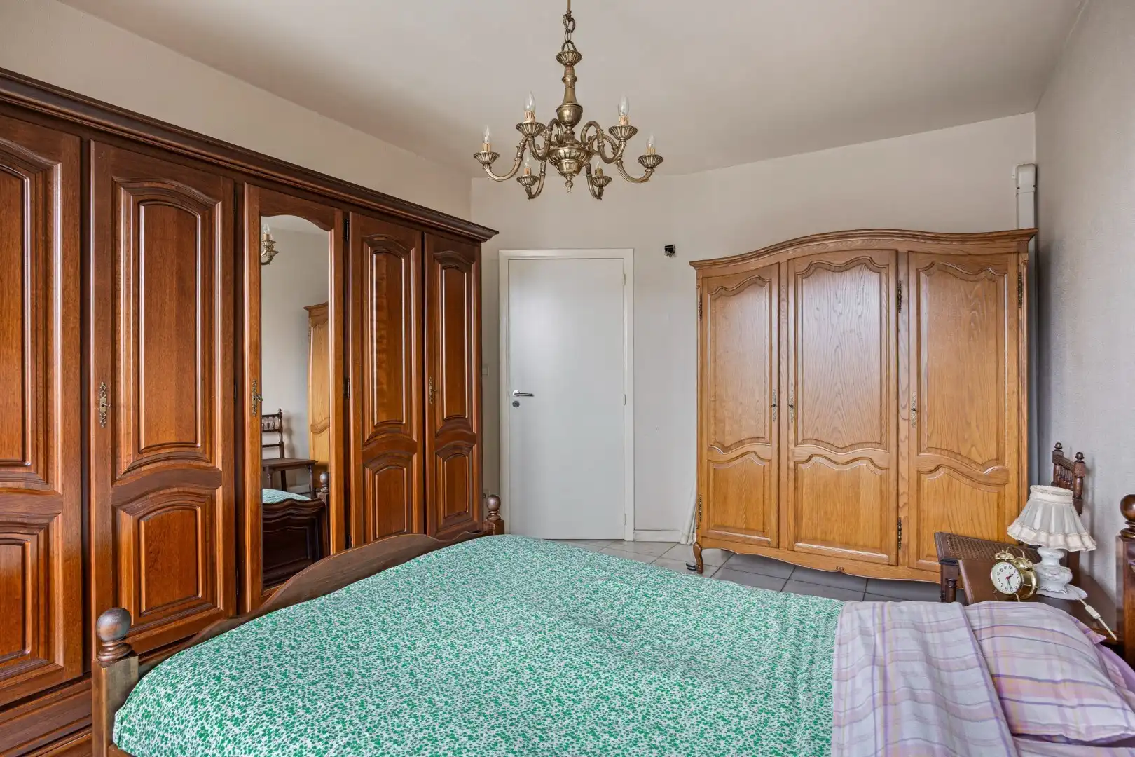 INVESTERINGSPAND: Ruim appartement met garage en zicht op de middeleeuwse Wallen te Tongeren foto 17