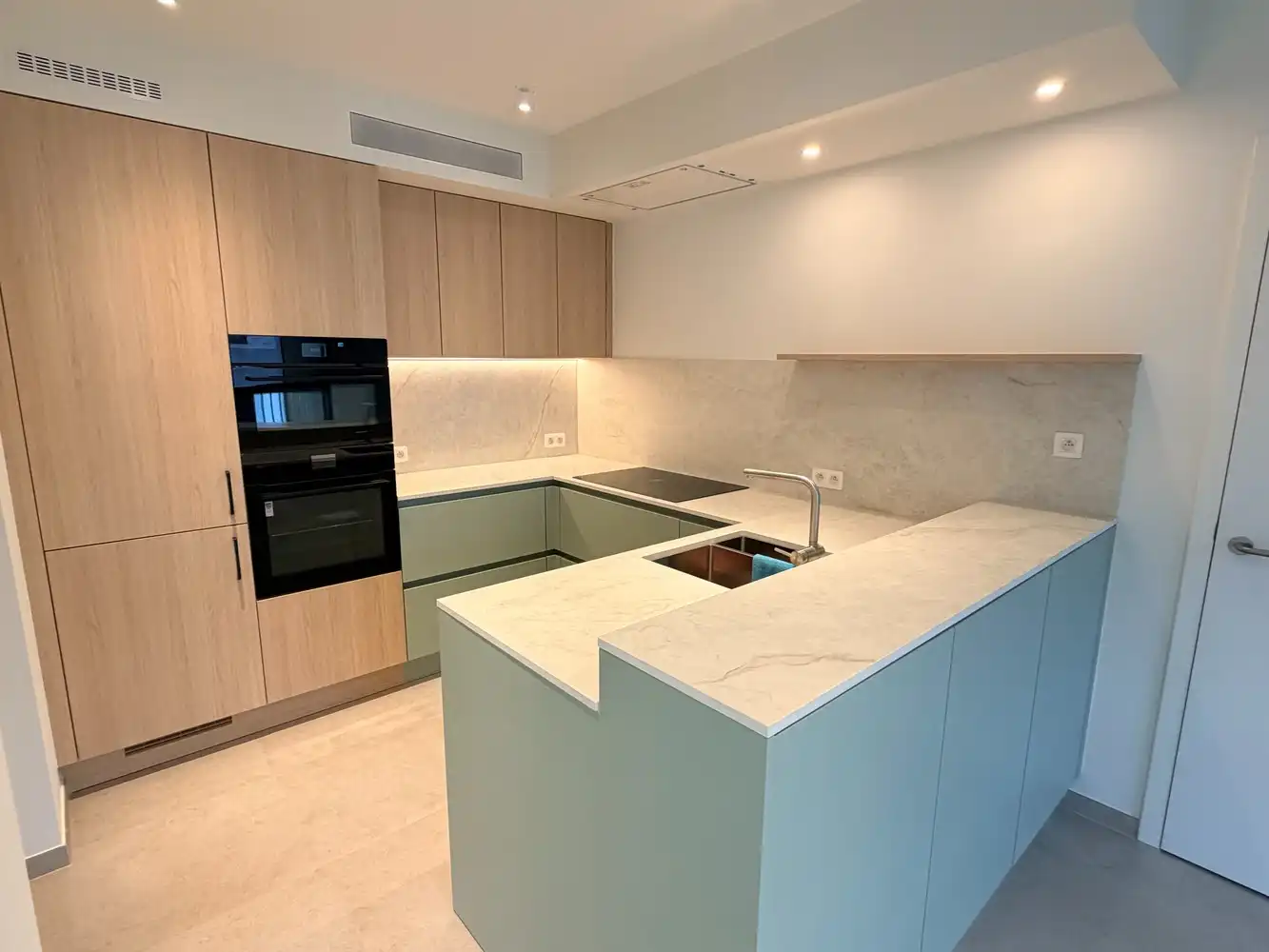 Hoogwaardig afgewerkt nieuwbouwappartement met 2 slaapkamers + kelderberging en staanplaats foto 6