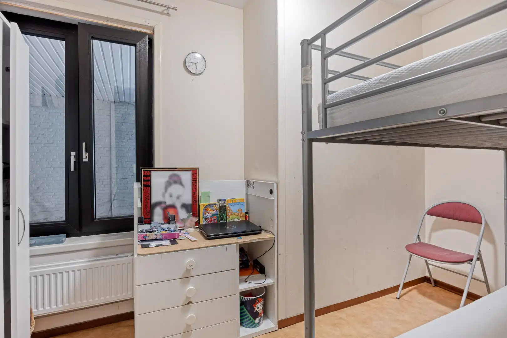 Ruim gelijkvloers appartement met 3 SLPKS, tuin en twee overdekte staanplaatsen !  foto 11