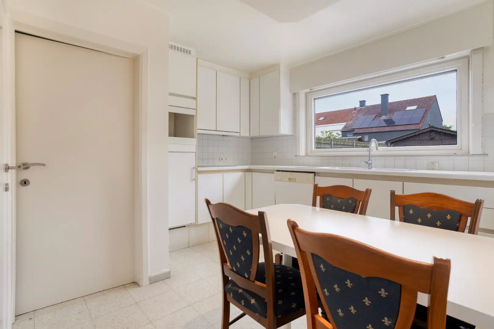 Degelijke woning met 4 slaapkamers, garage en tuin! foto 6
