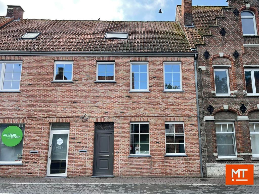 Gerenoveerde woning met 3 slaapkamers en terras. foto {{pictureIndex}}