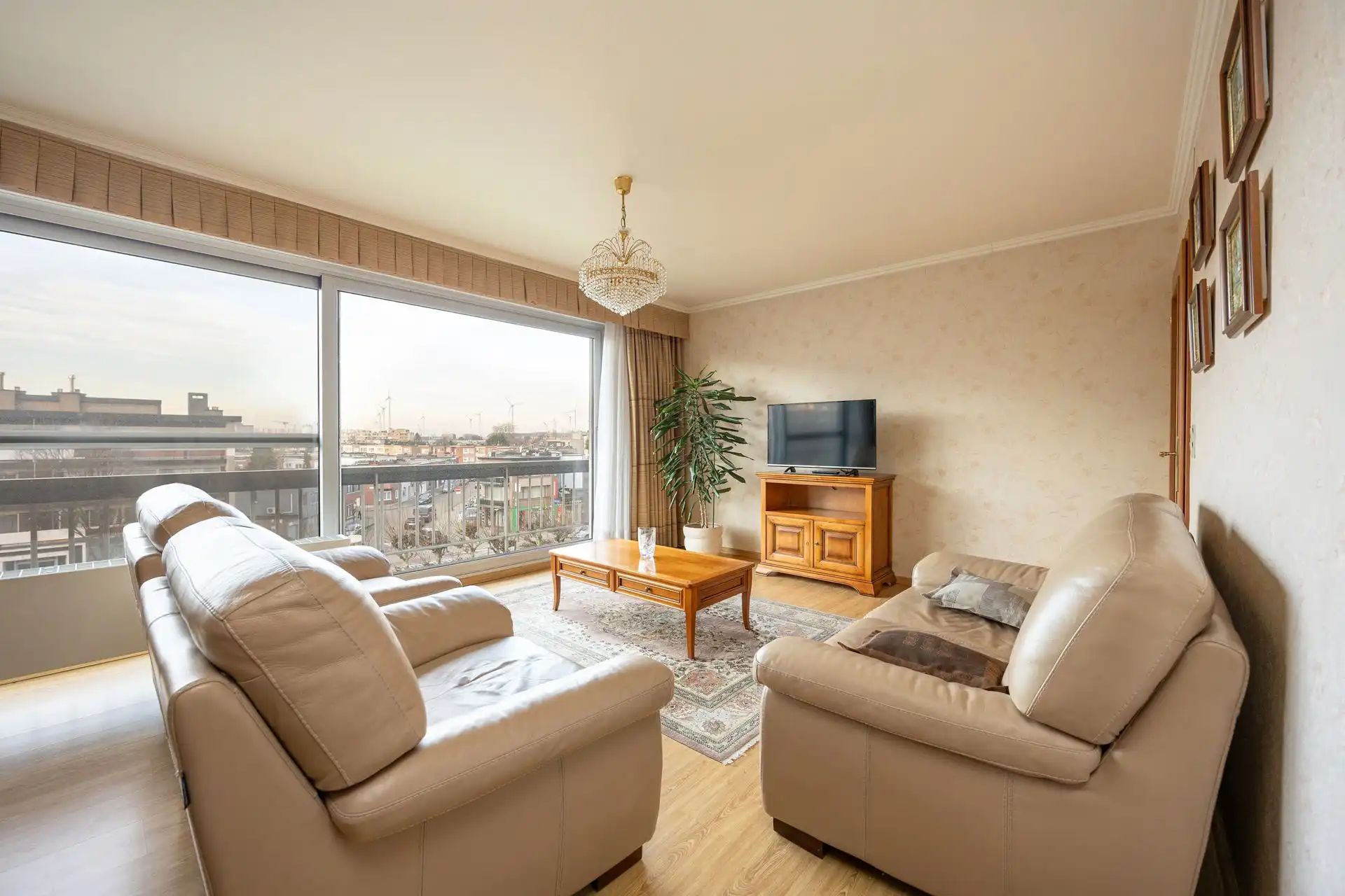 Twee slaapkamer appartement met inpandse autostaanplaats foto 3