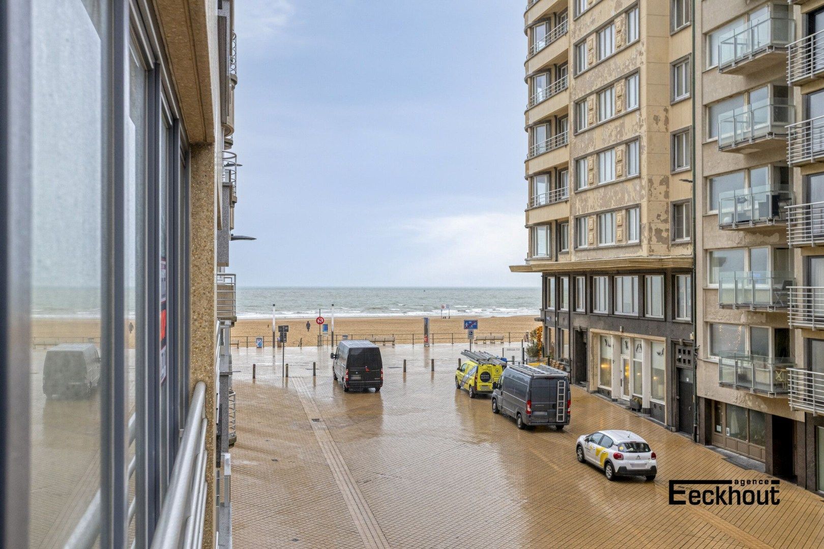 Instapklaar 2 slaapkamer appartement met lateraal zeezicht foto 2