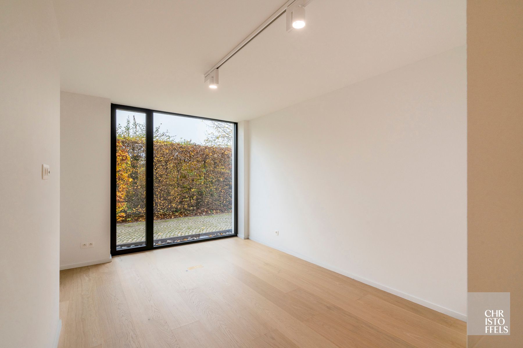 High-end gerenoveerde eigentijdse villa op een perceel van 4.379m² te Hasselt! foto 20