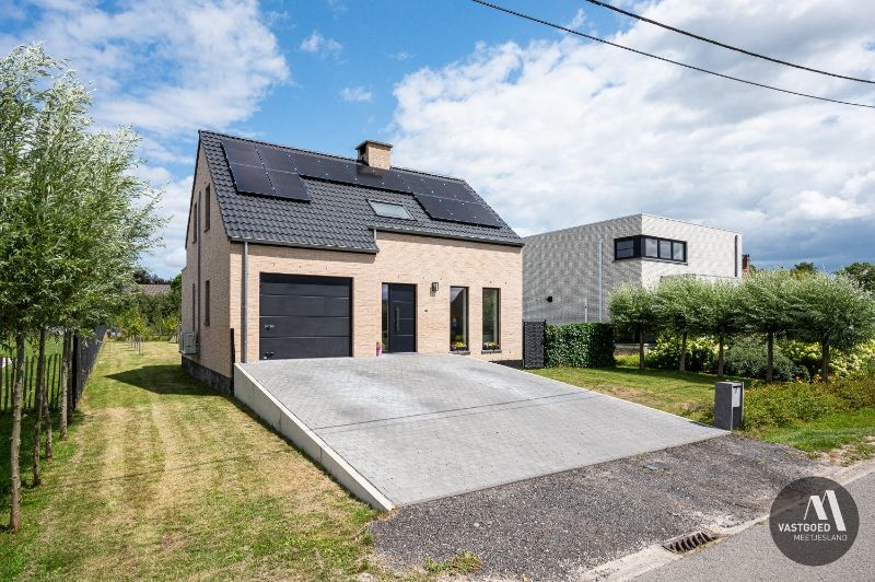 Recente energiezuinige woning met grote tuin foto 2