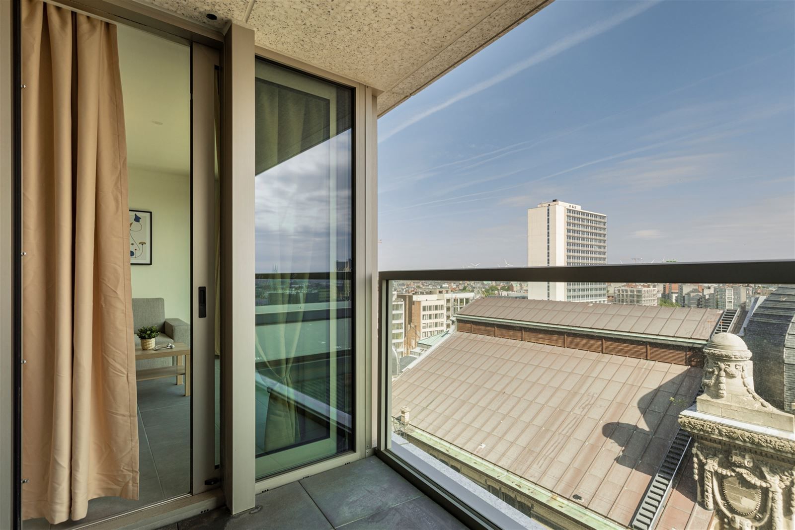 Gemeubeld 1 slaapkamer appartement op toplocatie in de nieuwe Antwerp Tower! foto 9