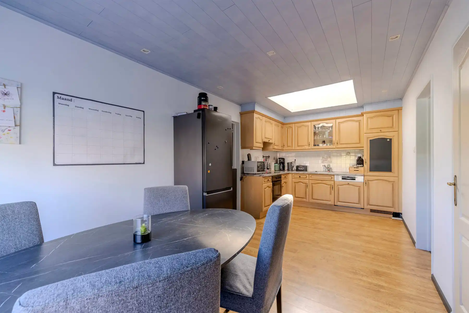 Deels gerenoveerde woning met 3 slpks en tuin op 405m2 foto 10