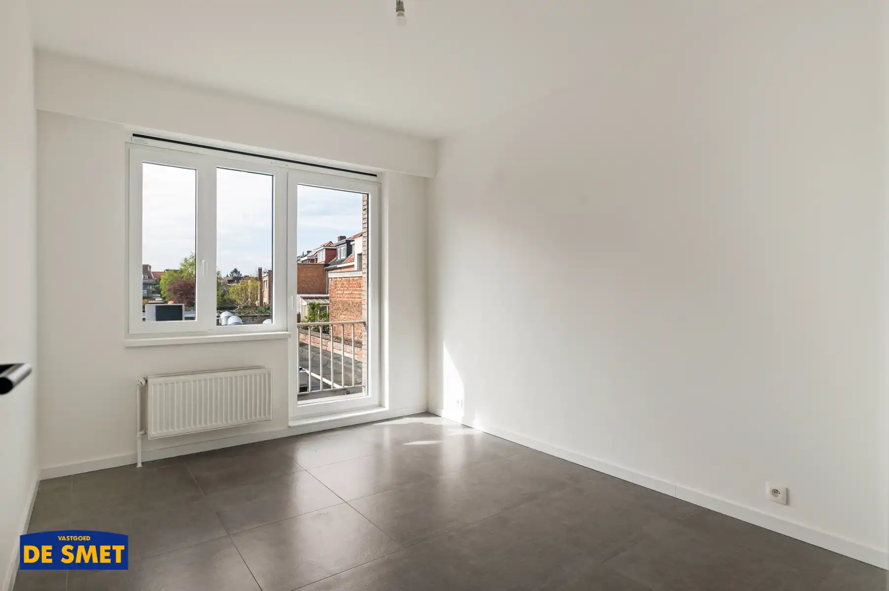 Volledig vernieuwd én geschilderd appartement in het centrum foto 12