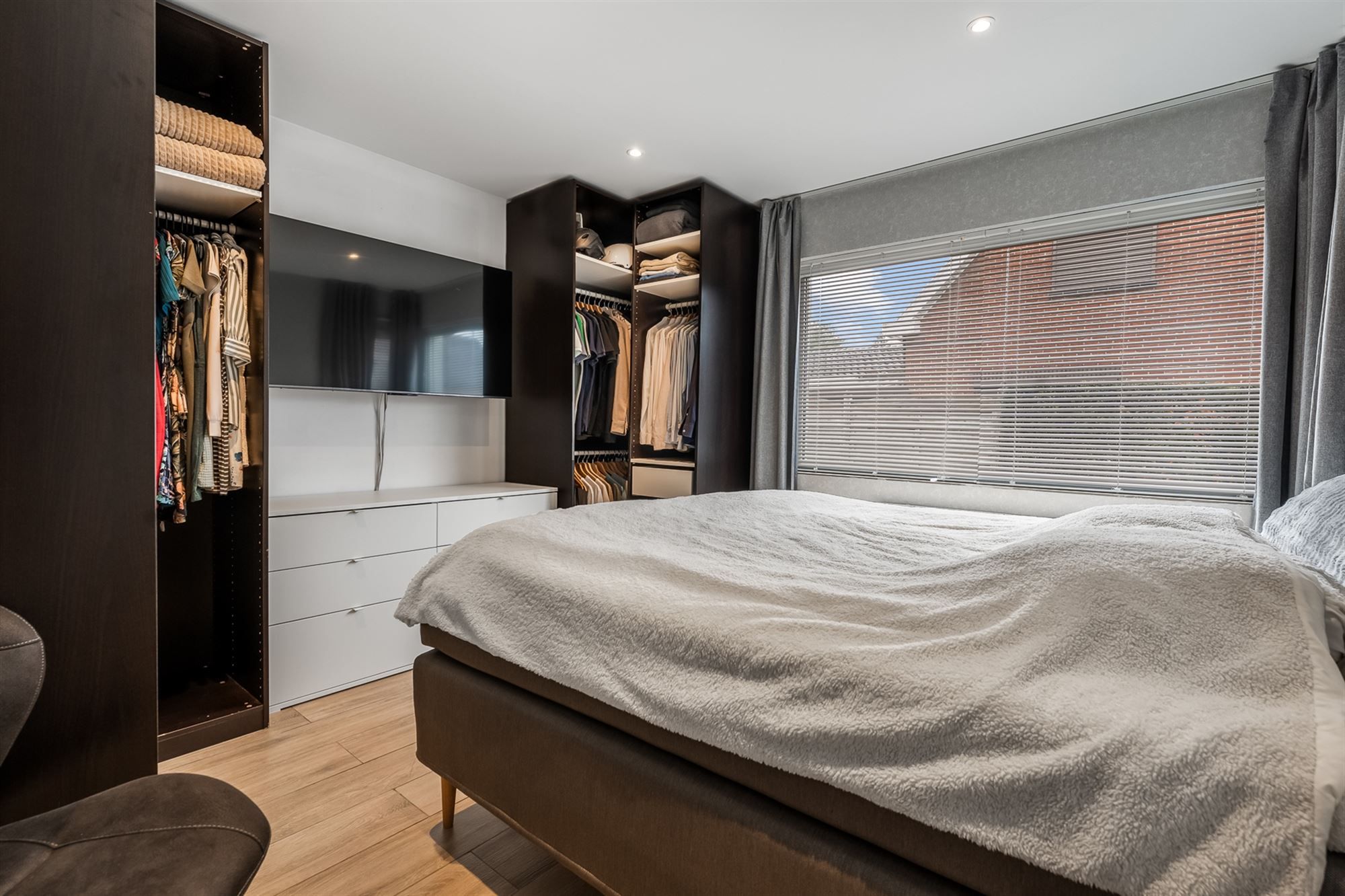 UITERST KNAPPE GERENOVEERDE WONING MET 4 SLAAPKAMERS, ZEER RUSTIG GELEGEN TE PAAL foto 12