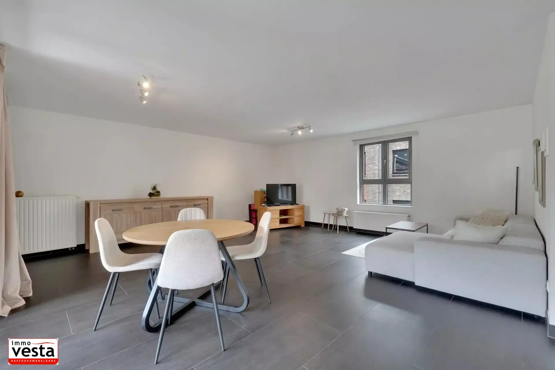 Modern appartement met 2 slaapkamers foto 14