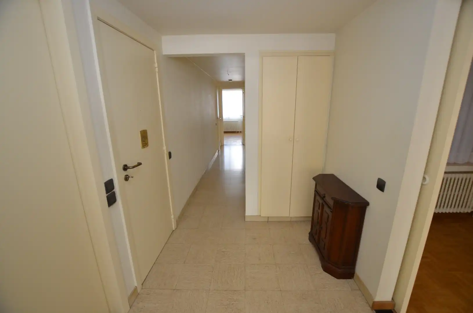 Mooi ruim, gerenoveerd appartement met open zicht foto 12