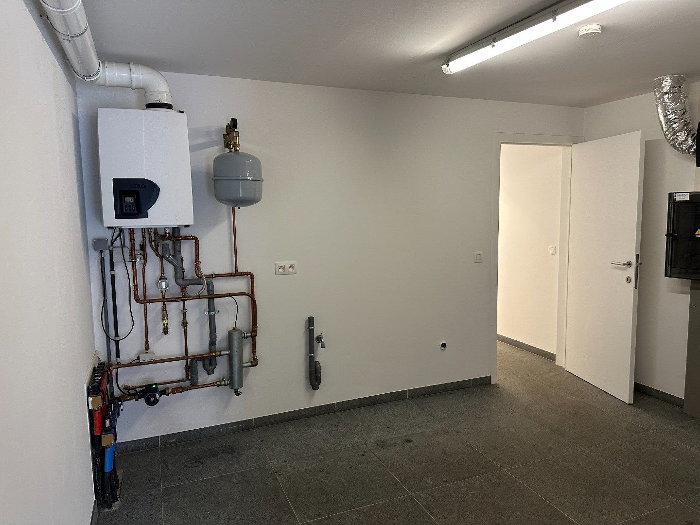 Gelijkvloers appartement met 3 slaapkamers, garage en binnentuintje foto 13