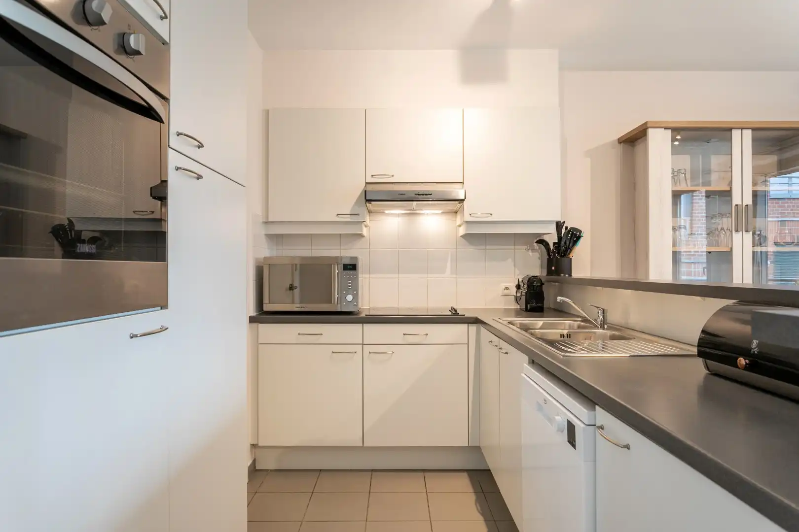 Instapklaar appartement met 2 slaapkamers, kelder en ondergrondse autostaanplaats foto 4