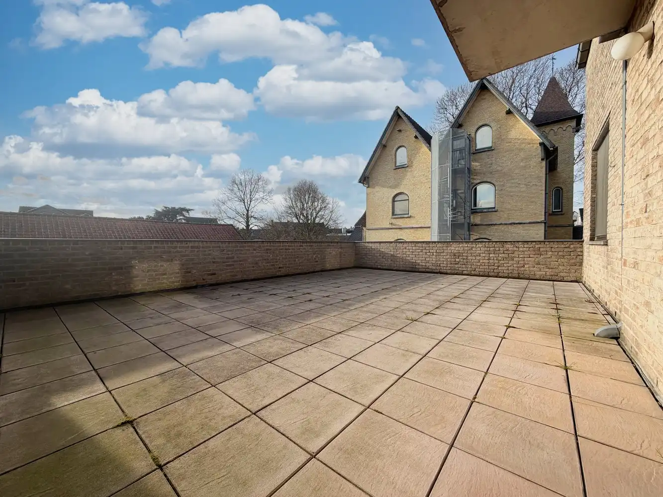 Ruim, lichtrijk appartement met 2 slpks. + uniek terras foto 11