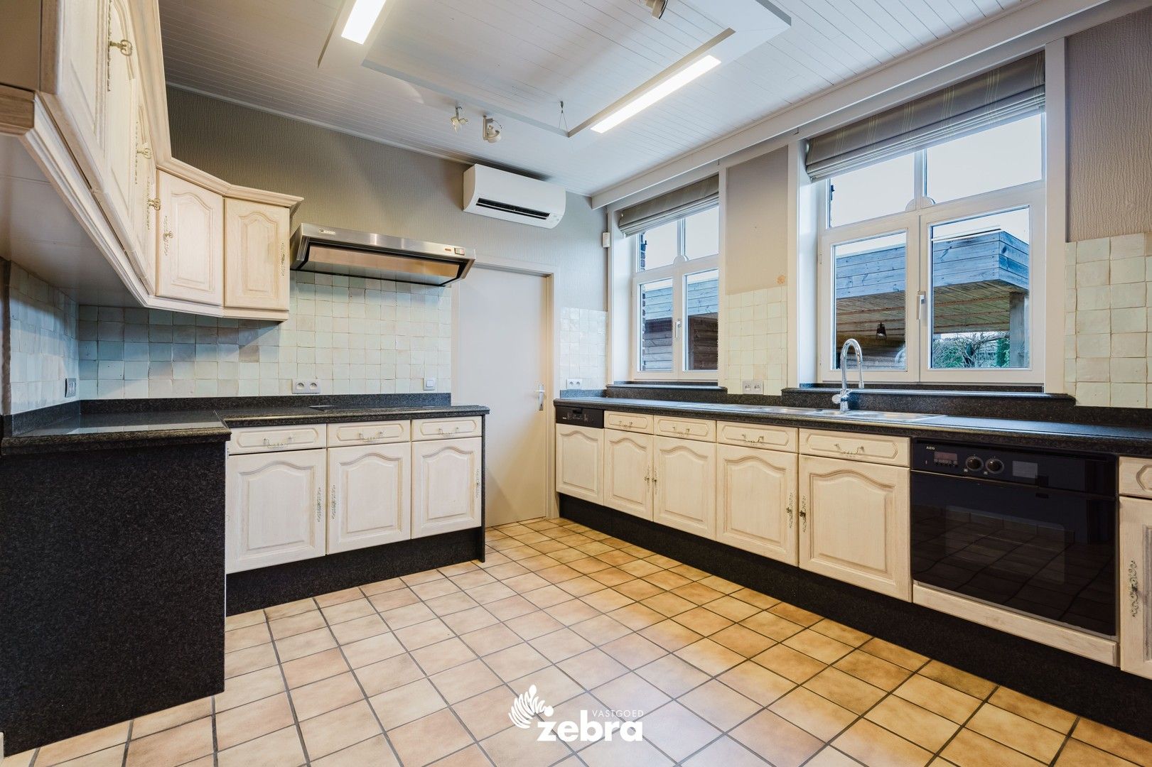 Prachtige charmante villa op een toplocatie te Rumbeke! foto 11