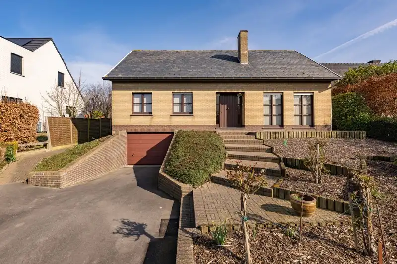 Zeer ruime en rustig gelegen villa TE KOOP in Sint-Eloois-Vijve! foto 2