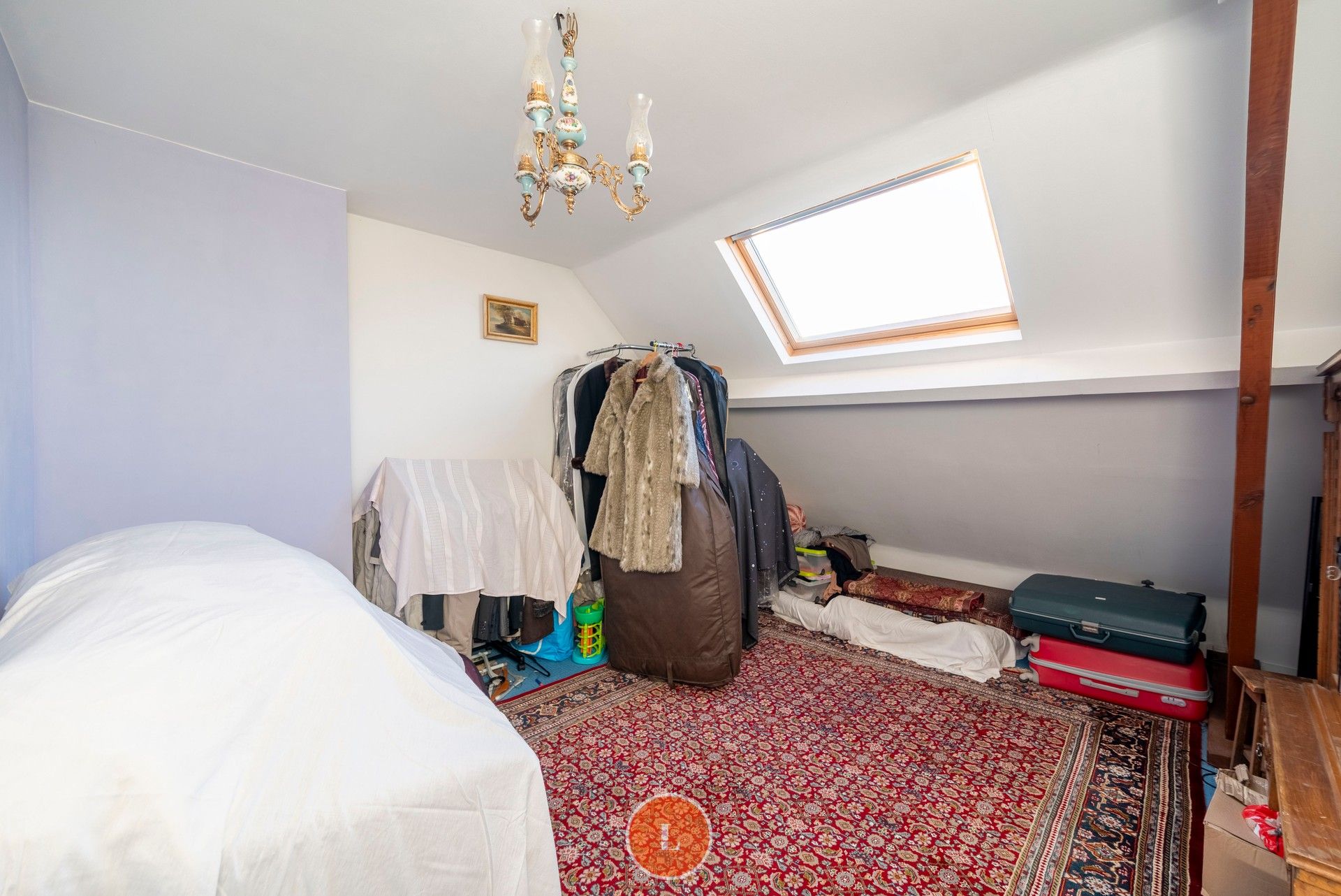 Goed onderhouden woning met 5 slaapkamers, tuin en 2 garages foto 13