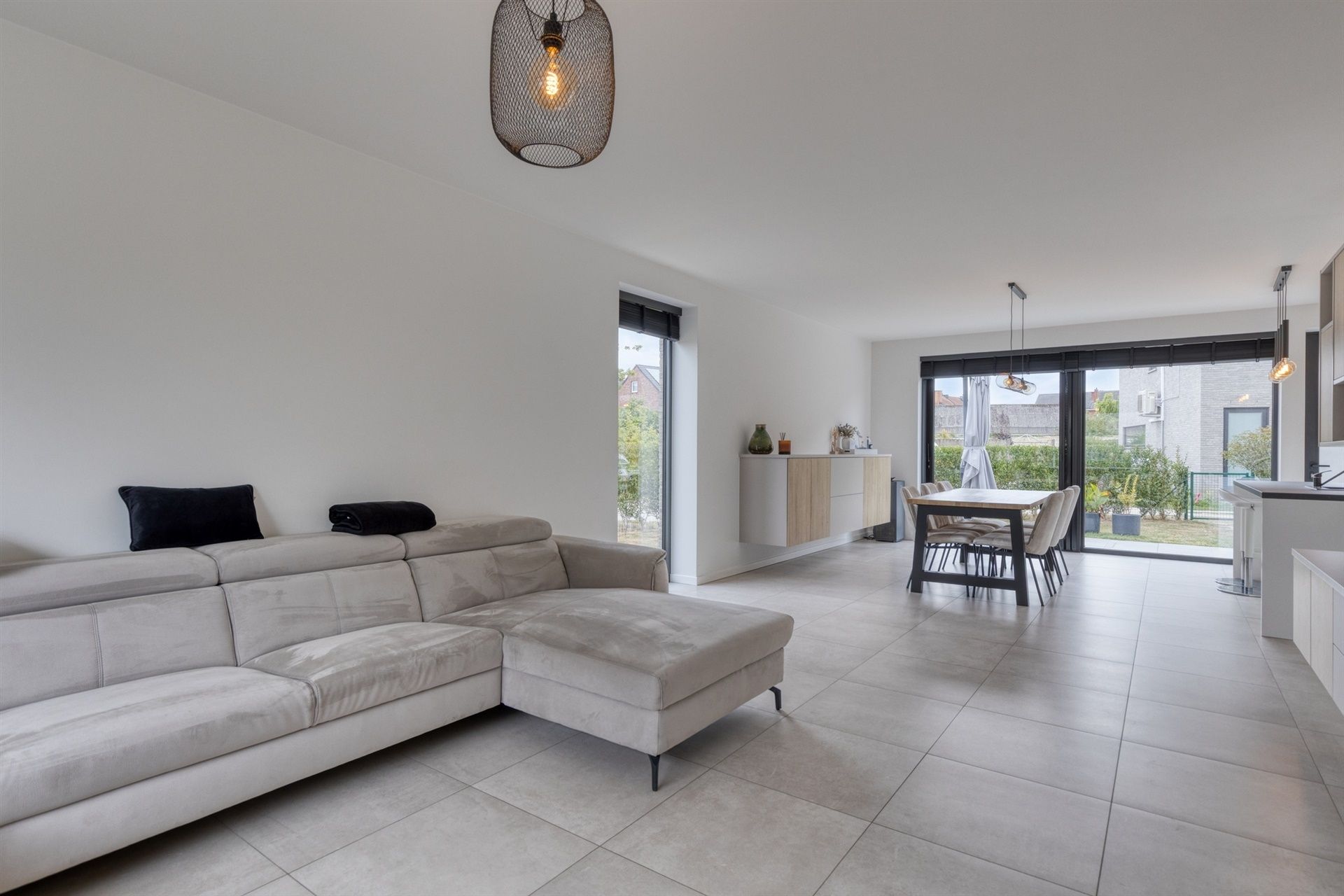 Prachtige nieuwbouwwoning (onder Registratierechten) foto 2