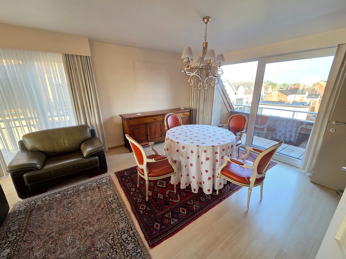 Zonovergoten centraal gelegen appartement met 2 slaapkamers. foto 5
