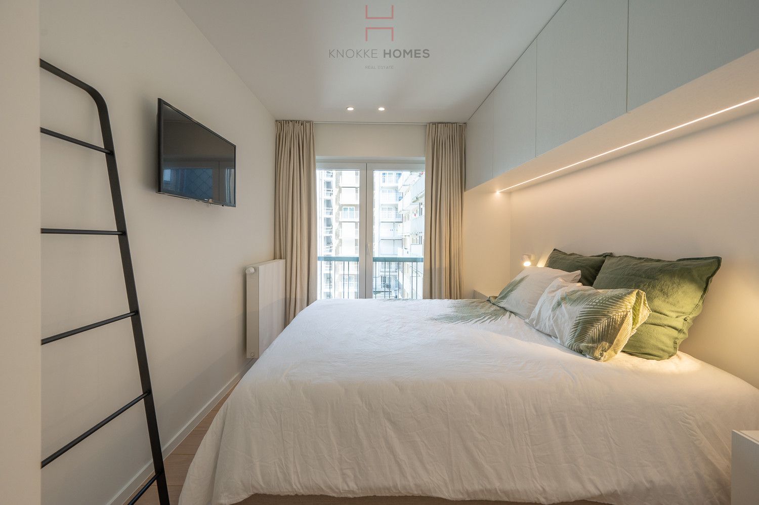 Prachtig gerenoveerd appartement met een mooi zijdelings zeezicht in Duinbergen foto 8