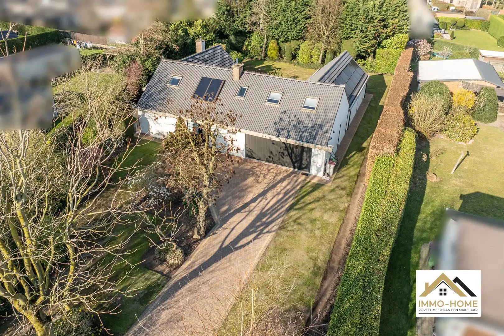 Zeer ruime gerenoveerde villa op prachtige ligging foto {{pictureIndex}}