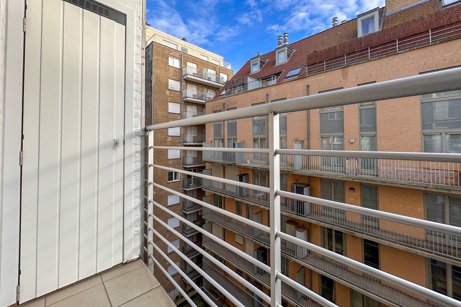 Prachtig gerenoveerd 2- slaapkamer appartement met frontaal zeezicht. foto 13