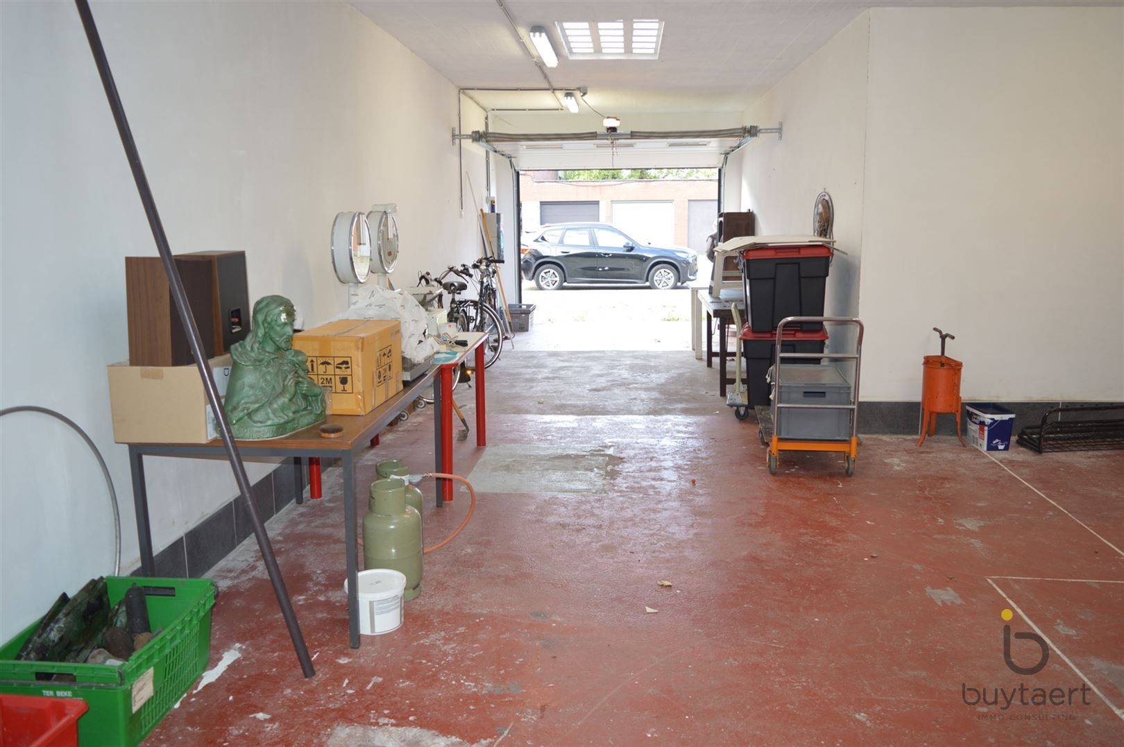Zeer ruim magazijn of garage voor meedere autos te Merksem! foto 6