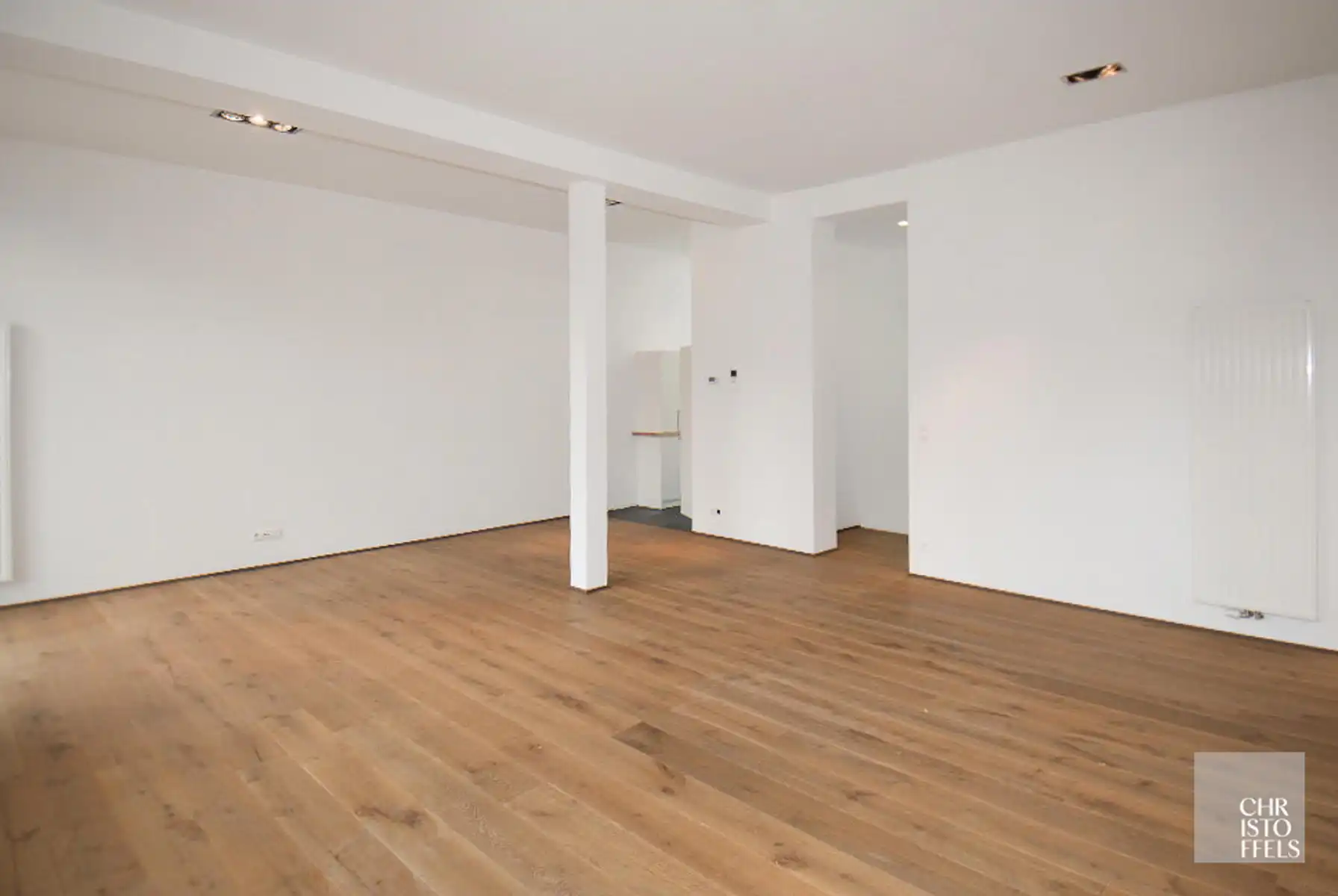 Herenhuis met commerciële ruimte (107m²) en woonst (200m²)! foto 15