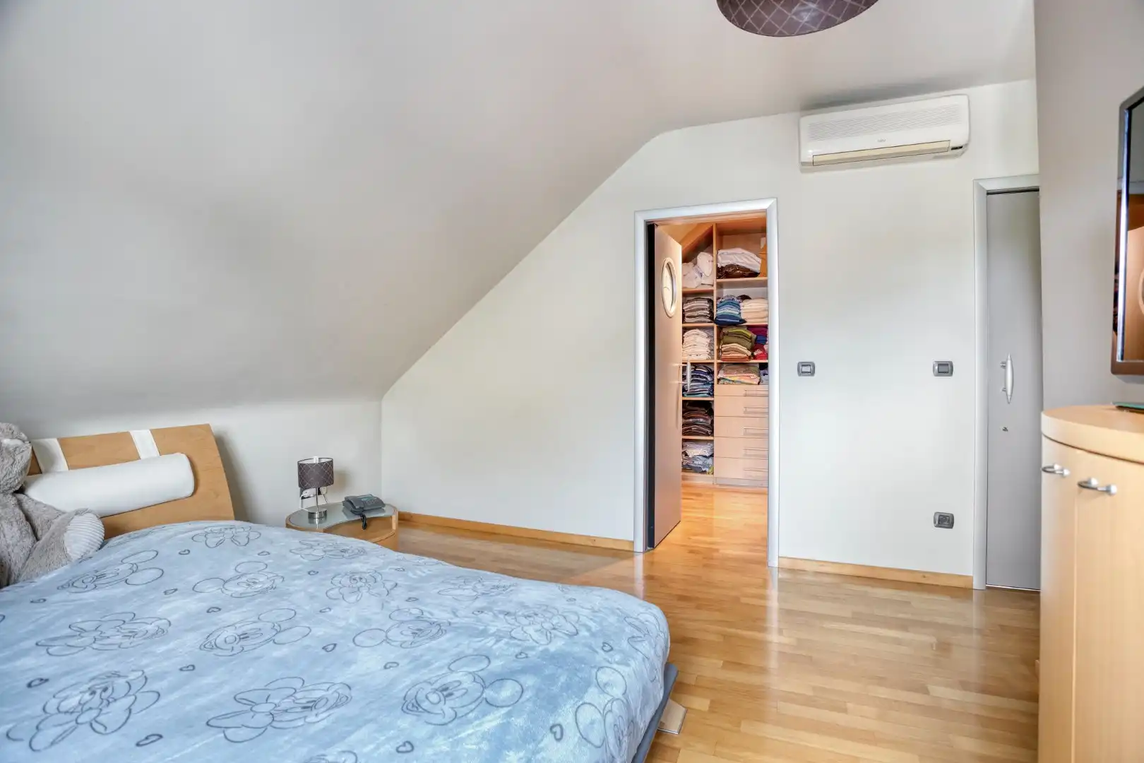 Landelijk en stijlvol wonen in alle rust – Ruime villa met fraai aangelegde tuin foto 16