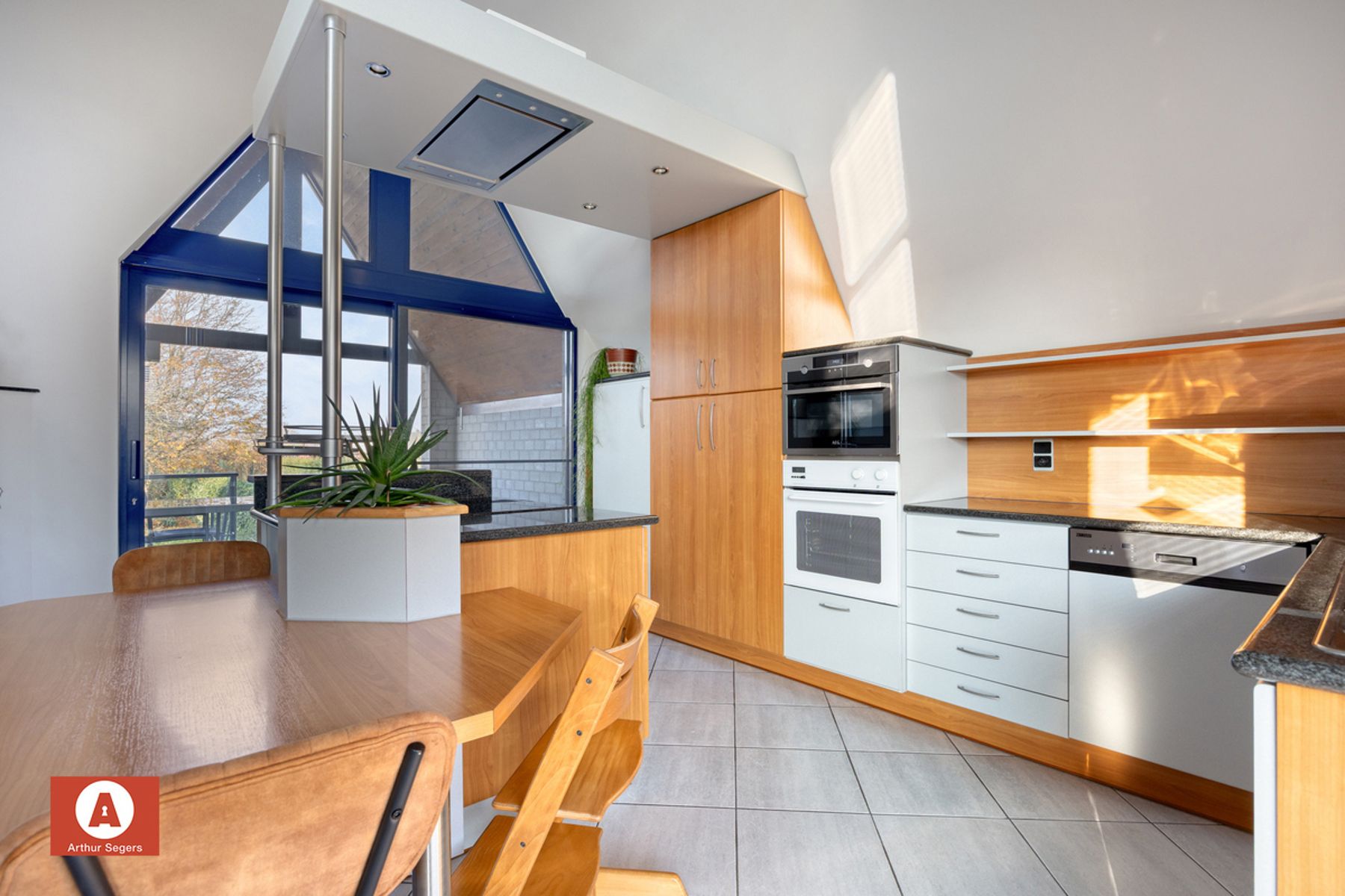 Architectenwoning met inpandige garage. foto 10