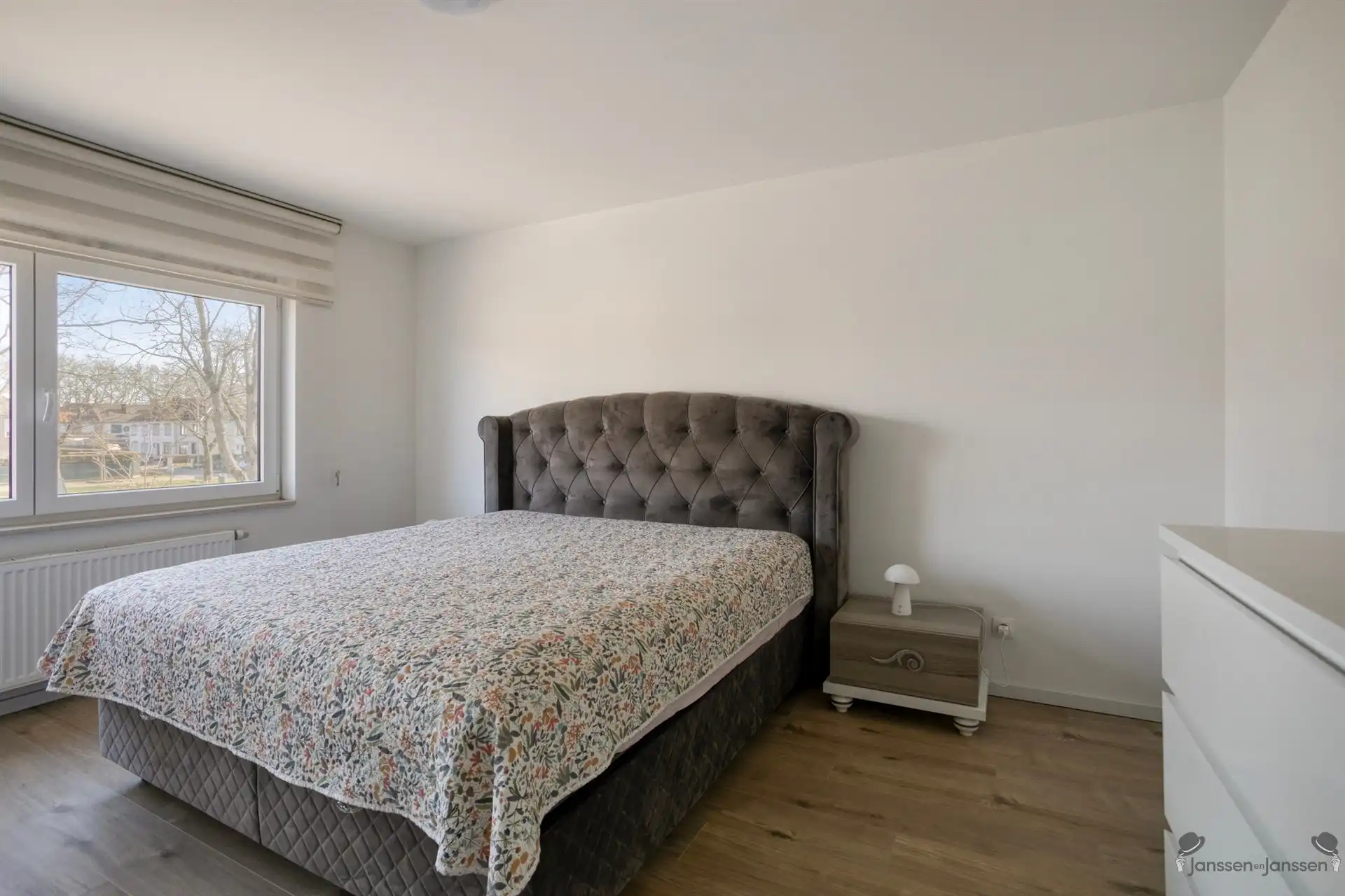 Volledig gerenoveerde woning te Genk foto 14