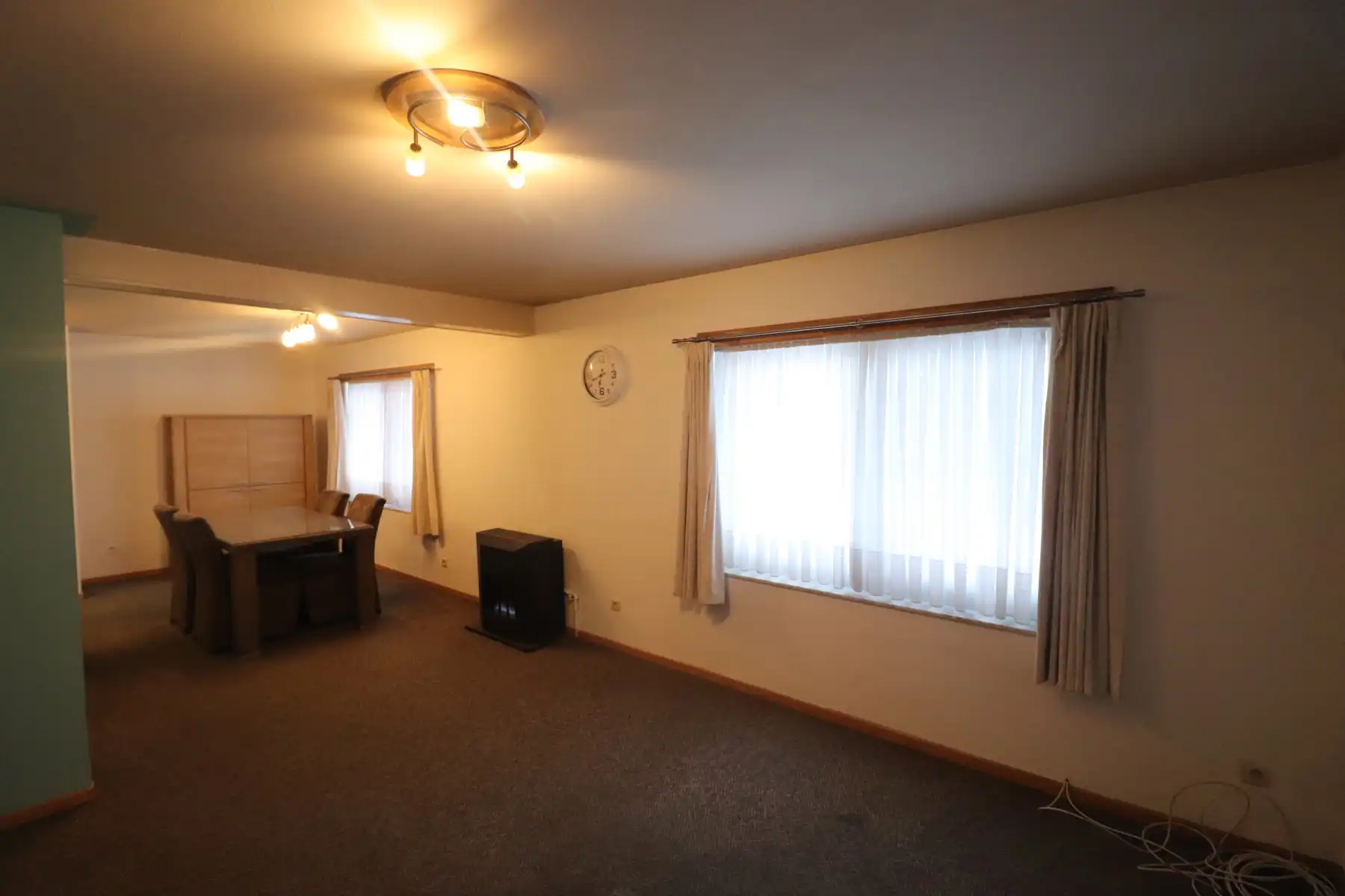 Een appartement op de 1ste verdieping met 3 slaapkamers en garage vlakbij het centrum van Beerse. foto 3