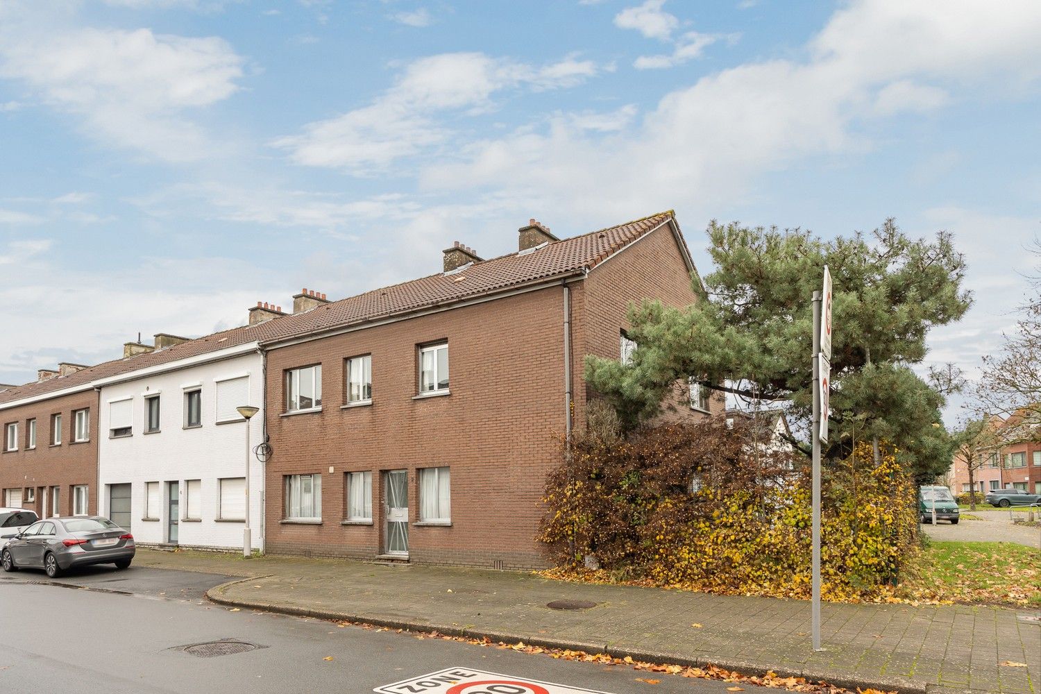 Te renoveren gezinswoning met garage in Wilrijk foto 2